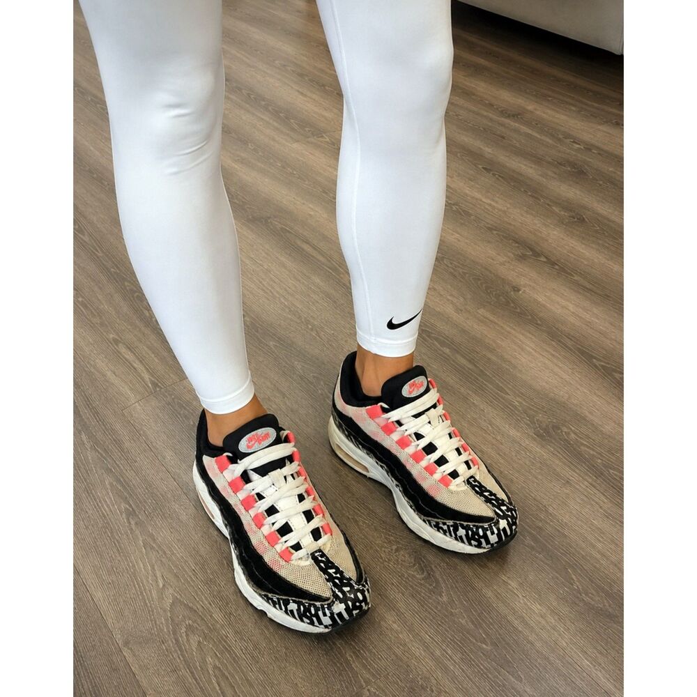 Nike Air Max 95 Just Do It GS Size 7Y/ Women 8.5 Black Crimson Sneakers